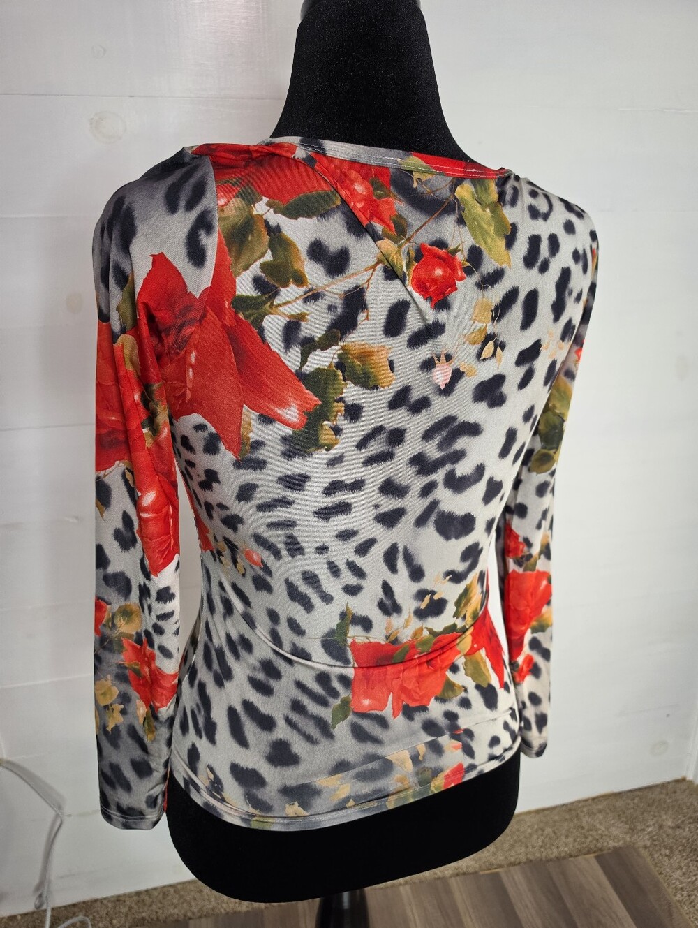 Étincelle Couture Paris Leopard Floral Print V-Neck Long Sleeve Top Mobwife. L - Picture 3 of 7